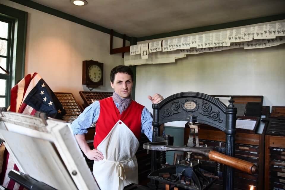 Voices of a Revolution - actor in print shop